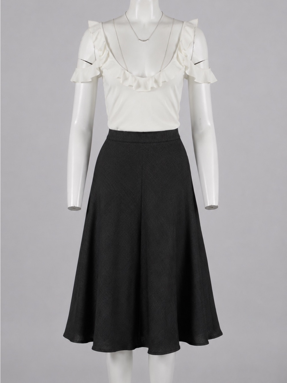 Club Monaco Classic grey A-Line Women's Skirt size 4